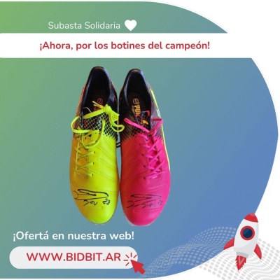 Una ONG subastará los botines del Dibu para recaudar fondos