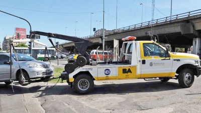 Enterate cuándo la grúa no puede acarrearte el auto