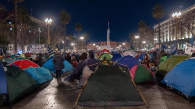 Jornada de protestas con piquete y acampe en Plaza de Mayo