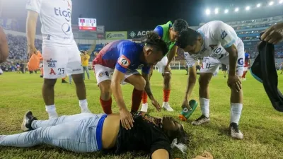 El Salvador: Una estampida en un estadio de fútbol causó una tragedia