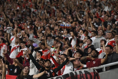 La barrabrava de River volvió a un partido de torneo local después de cuatro años