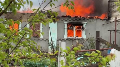 Un bombardeo incendia una casa particular: "Mi vecino salió corriendo y comenzó a gritar pidiendo ayuda":