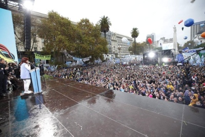 Acto de Cristina Kirchner en Plaza de Mayo: "Necesitamos articular lo público y privado"