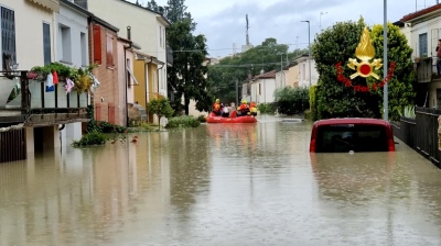 Desbordaron 14 ríos en Italia: hay 5 muertos, 4 desaparecidos y miles de evacuados