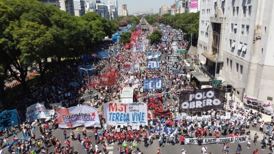 Organizaciones sociales marchan hacia el Ministerio de Desarrollo Social