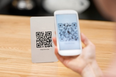 Comercios con código QR deberán aceptar pagos con cualquier billetera digital