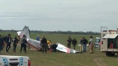 Video: una avioneta se estrelló durante una exhibición en Chaco y murieron dos personas