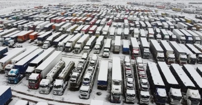 Mendoza: el ministerio de Salud asiste a los camioneros varados en Uspallata