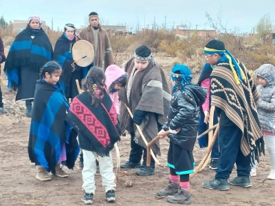 Dieguito Maradona y Verónica Ojeda participaron de la ceremonia del año nuevo mapuche