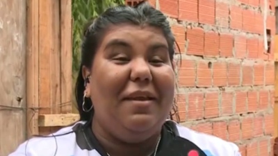 Video: la hermana de Thiago se quedó atorada en una reja