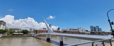 Una mujer cayó desde el Puente de la Mujer en Puerto Madero