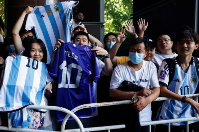 Locura por un nuevo entrenamiento de la Scaloneta en Beijing: Video