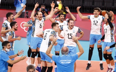 El picante festejo de la Selección Argentina de voley al ganarle a Francia