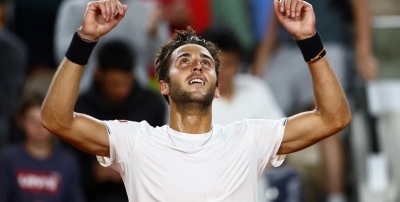 Roland Garros: el argentino Etcheverry ganó y pasó a cuartos de final!