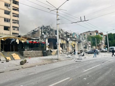 Ucrania: mueren tres personas en bombardeo ruso contra un restaurante