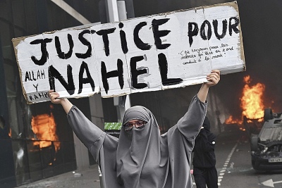 La abuela del joven asesinado en Francia acusa a los manifestantes de usar a su nieto