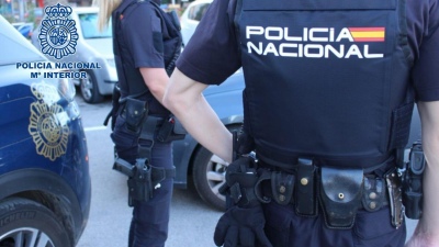 España: Un joven de 25 años estranguló a una mujer de 53 con un mataleón