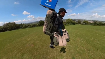 ¡Domino's estrenó su delivery de pizza en jetpack!: el video