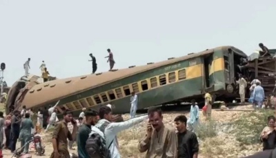 Terrible: descarriló un tren en Pakistán