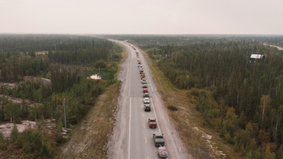 Canadá: miles de personas intentan escaparse de los incendios forestales