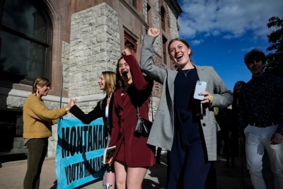 Fallo histórico en EE.UU: un tribunal se pronuncia a favor de un grupo de jóvenes en un juicio climático