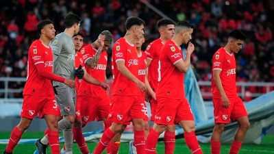 Independiente y Colón se enfrentan por el descenso en Avellaneda