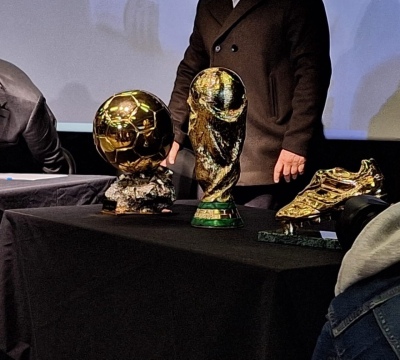 Otro gran gesto de Messi: donó botín y balón de oro para exhibir en el Museo del Deporte Santafesino