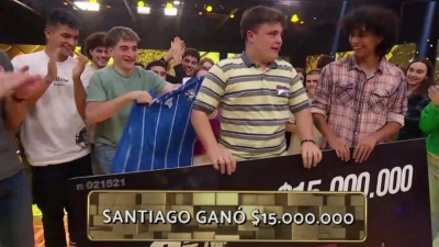 Santiago hizo historia: ganó 15 millones en "Los 8 Escalones" y festejó con hinchada propia