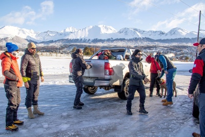 Tres brigadistas voluntarios y una perra entrenada se sumaron a la búsqueda del senderista en Tierra del Fuego