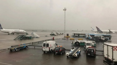 Vuelos demorados en Aeroparque y Ezeiza por las fuertes tormentas