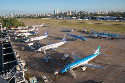 Vuelos demorados y cancelados en Aeroparque por un paro de maleteros