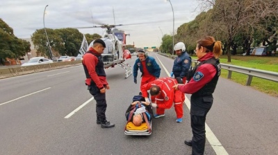 Tuvo un ataque cardíaco mientras manejaba por la General Paz: fue rescatado en helicóptero