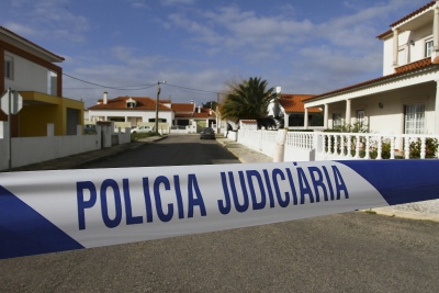 Murió una bebé tras quedarse horas encerrada en el coche de su padre