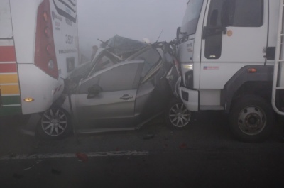 Dos personas murieron en un choque múltiple en el puente Zárate-Brazo Largo