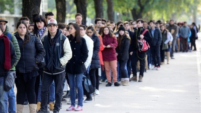 La tasa de desocupación bajó al 6,2% en el segundo trimestre