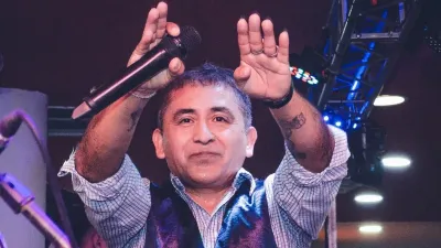 Murió el cantante de cumbia "Huguito" Flores en un accidente de ruta