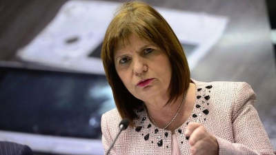 Militantes insultaron y echaron a Patricia Bullrich del barrio Emerenciano Sena