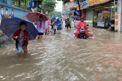 Video: tremendas inundaciones en Grecia y Vietnam