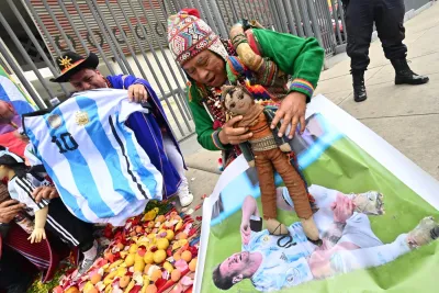 ¡De no creer! Chamanes peruanos hacen rituales en contra de Messi y la Selección