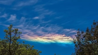 Una extraña nube arcoíris apareció en el cielo del AMBA: ¿Qué era?