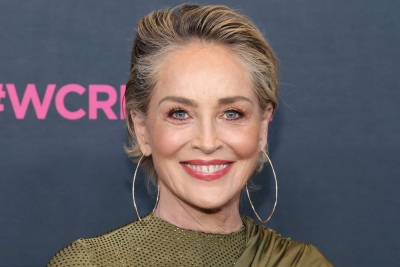 Sharon Stone dice que necesita dormir 8 horas para no tener convulsiones, ¿qué le pasó?