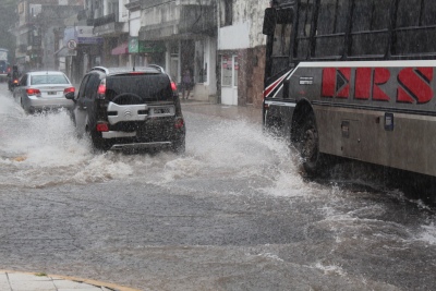 Corrientes: más de 2000 familias desplazadas por las crecidas de los ríos Paraná y Uruguay