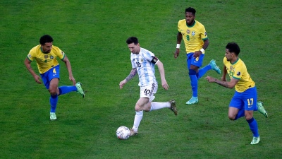 Brasileños "hinchas de Messi": Van al Maracaná y reemplazan a los argentinos