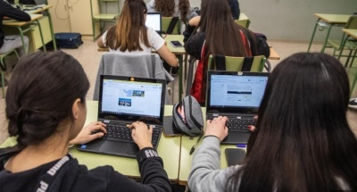 Regularán el uso del móvil en las escuelas de Cataluña