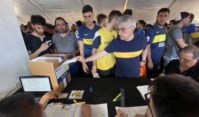 Elecciones en Boca: Milei fue a votar a La Bombonera