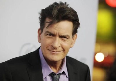 Charlie Sheen fue atacado por una vecina en su casa de Los Ángeles