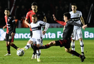 Colón y Gimnasia de La Plata se enfrentan para definir el segundo descenso a la Primera Nacional