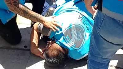 Protesta contra el DNU: un colectivo atropelló a un policía de la Ciudad