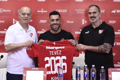 Carlos Tévez renovó contrato con Independiente hasta el 2026