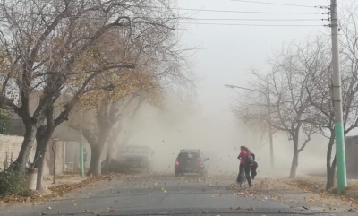 Alerta amarilla por tormentas para cuatro provincias y viento zonda: los recaudos que hay que tomar